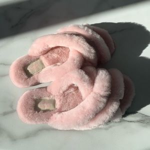 NWT Pink UGG Valentines Day Crossover slippers
